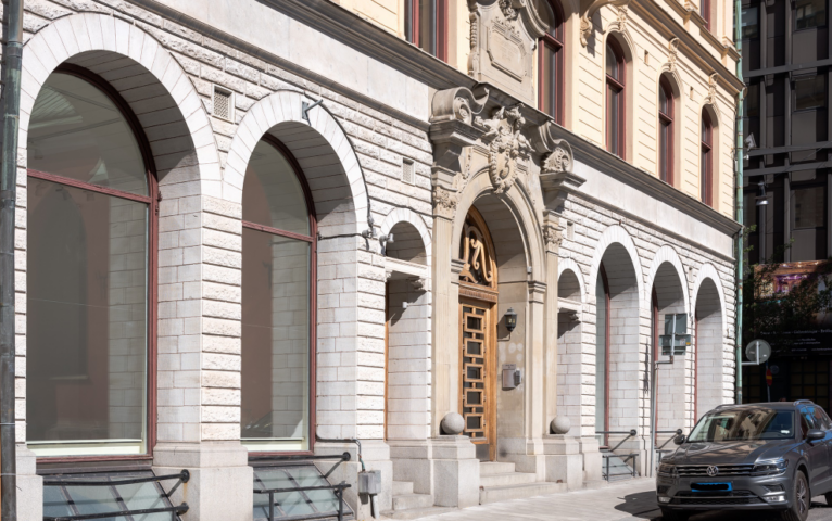 TM & Partners fasad och port